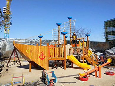 陕西某地产社区定制大型花梨木海盗船滑梯综合游乐场